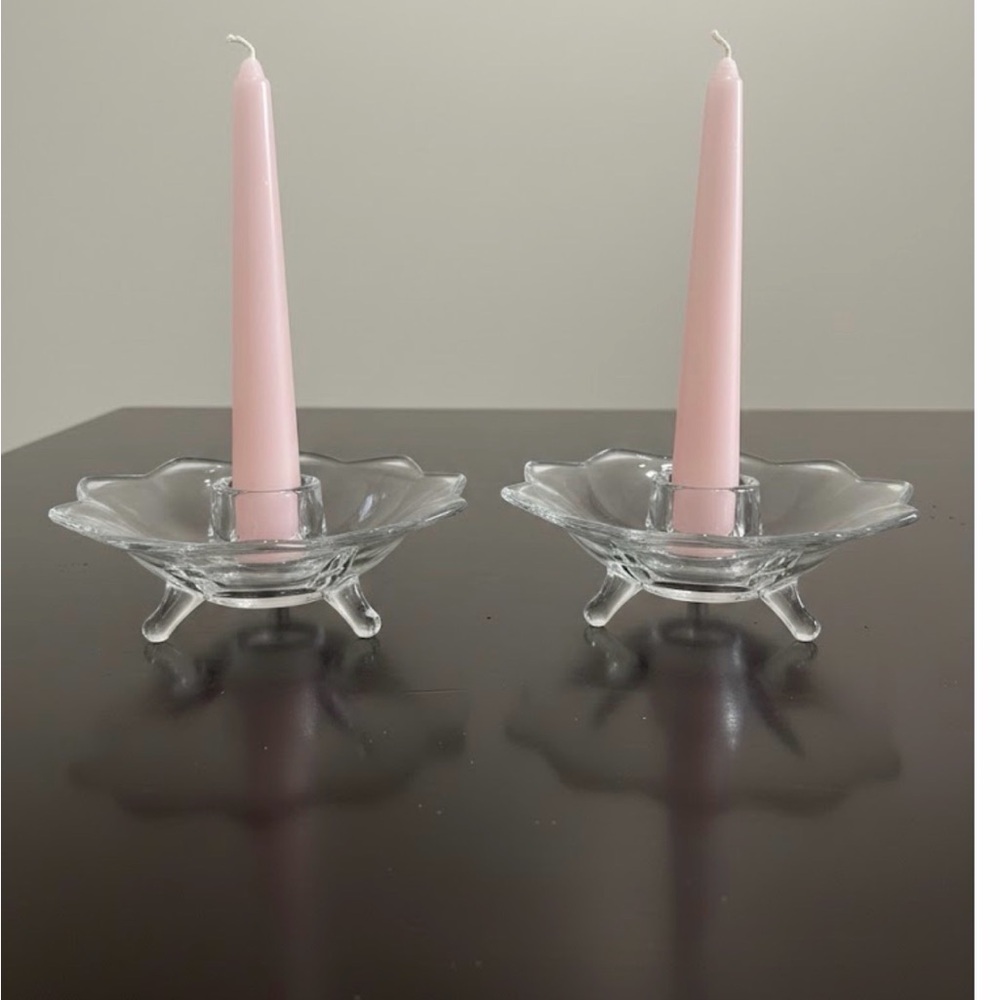 Vintage Art Glass 3-Toed Candle Holder with flower-like scalloped edge.